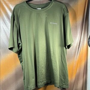 Columbia Men's Olive Short‎ Sleeve Tee with Omni-dry. XXL. E1